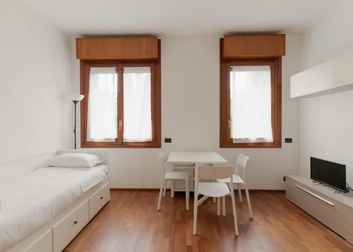 Guesthost - Cozy In Citta Studi Daire