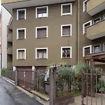 Guesthost - Cozy In Citta Studi شقة