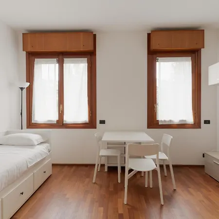 Guesthost - Cozy In Citta Studi شقة