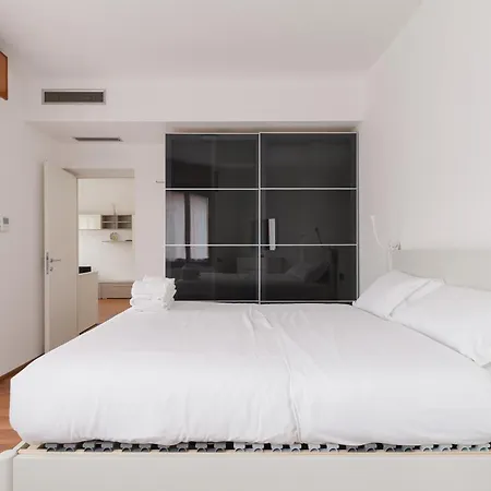 Guesthost - Cozy In Citta Studi Apartmán